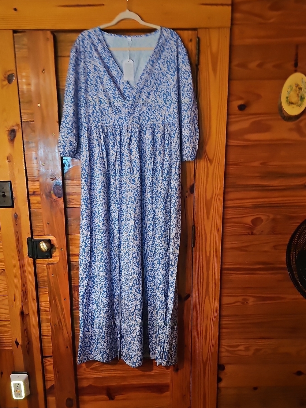 Blue Floral V-Neck Maxi Dress — Elegant Everyday Maxi